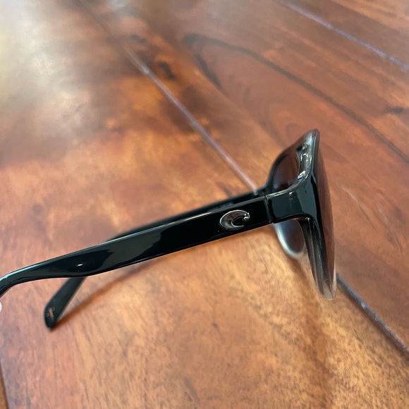 Costa Mauritius Aviator Sunglasses (Prescription) and Case - Picture 2 of 4